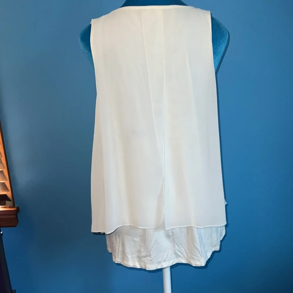 Sleeveless White Blouse - Picture 4 of 8